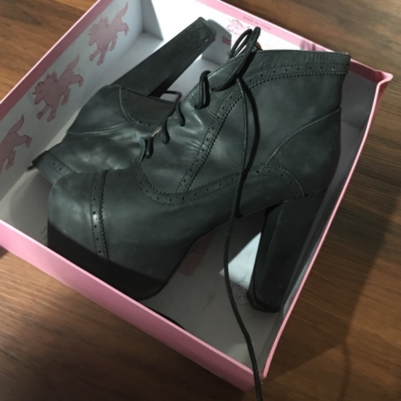 Black -- oxford style -- lita boot.