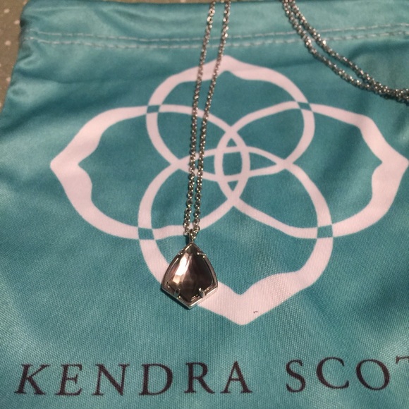 Kendra Scott pendant Necklace