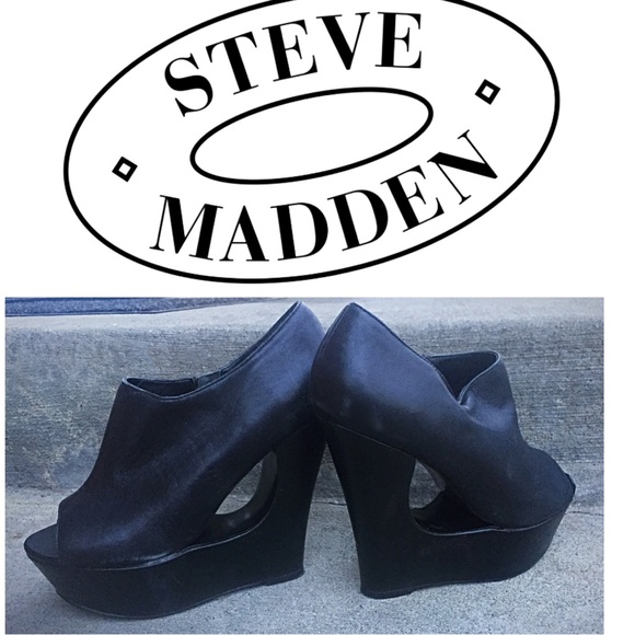 Steve Madden Booties w/ Donut-hole in wedge