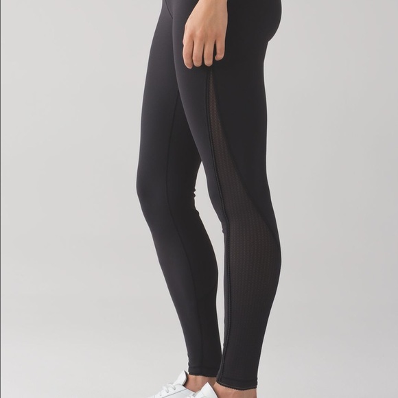 Lululemon Deep Breath tight