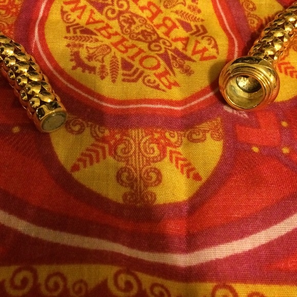 GOLD NECKLACE - Picture 2 of 2