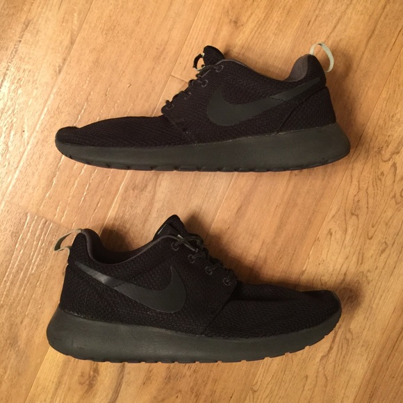 Nike Roscher Run sz 7.5 black