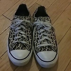 Converse tennis shoes