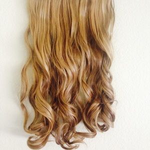 Hair extensions with highlights