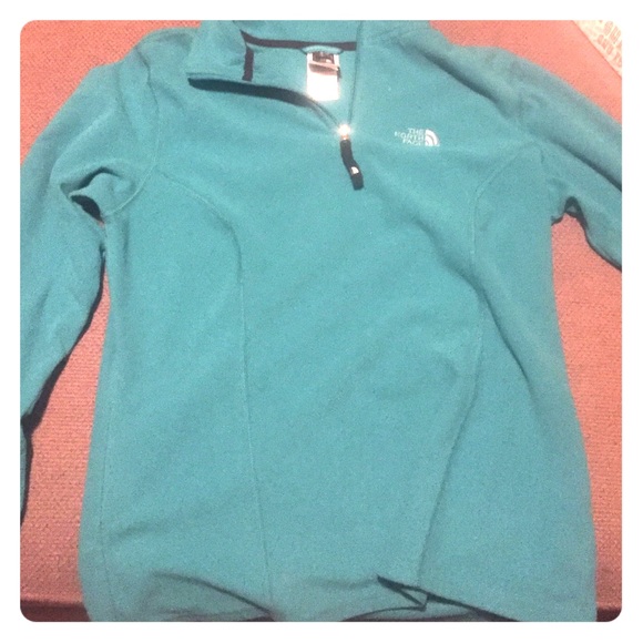 North face pullover size small