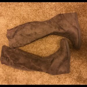 "Marla Knee-high faux suede boots" -Shoedazzle
