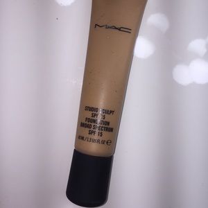 MAC studio sculpt foundation