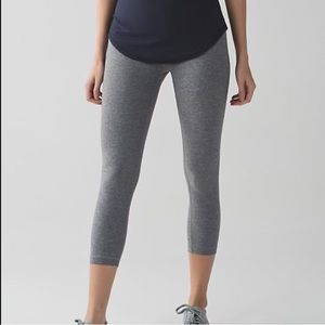 Lululemon wunder under athletic crops! Size 6