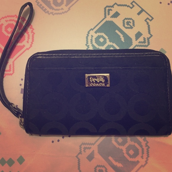Coach Wristlet - Picture 1 of 2