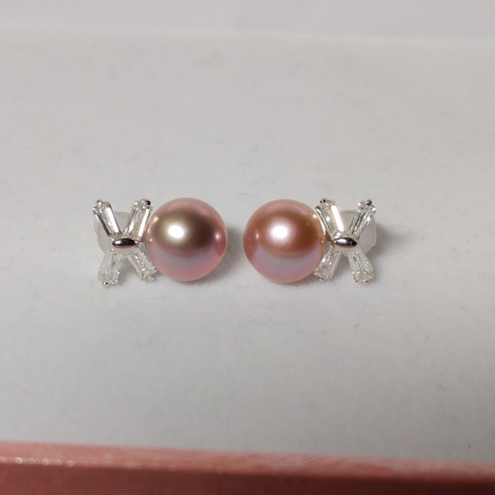 NWOT Silver Pearls Earrings