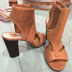 Dolce Vita Tan Heel in size 10