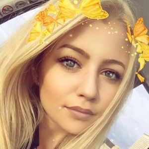 Meet your Posher, Valeria