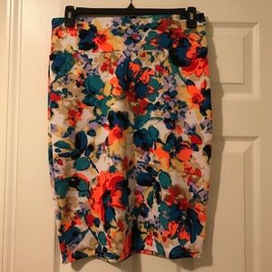 Gorgeous LulaRoe Cassie - abstract floral print!