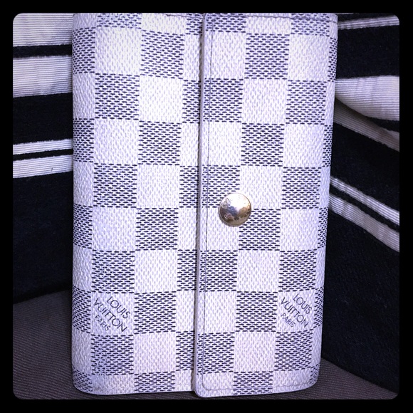 LV wallet - Picture 1 of 2