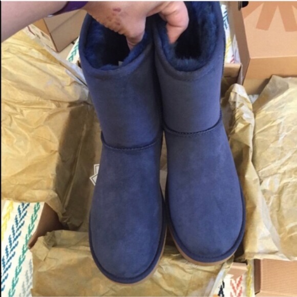 UGG authentic classic short navy boot Sz 10 new - Picture 2 of 4