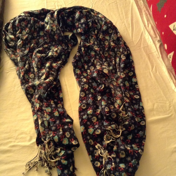 Scarf - Picture 1 of 1