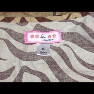 Koi Print Scrub Top Size Small