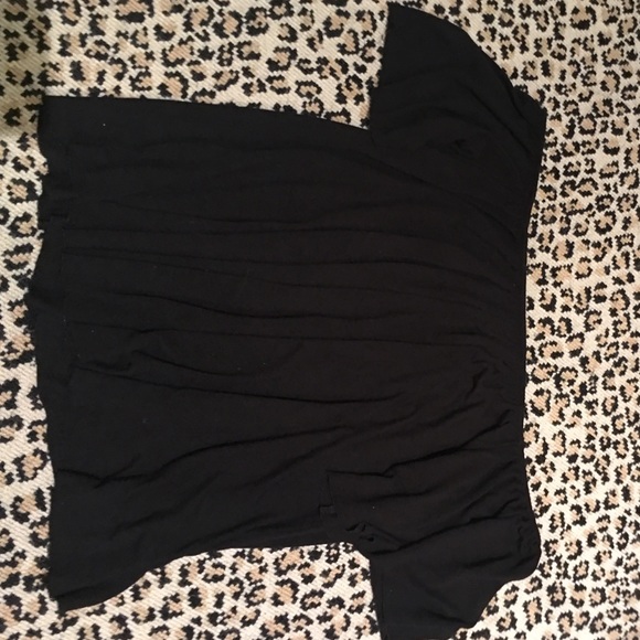 Black off-the-shoulder flowy top - Picture 1 of 4