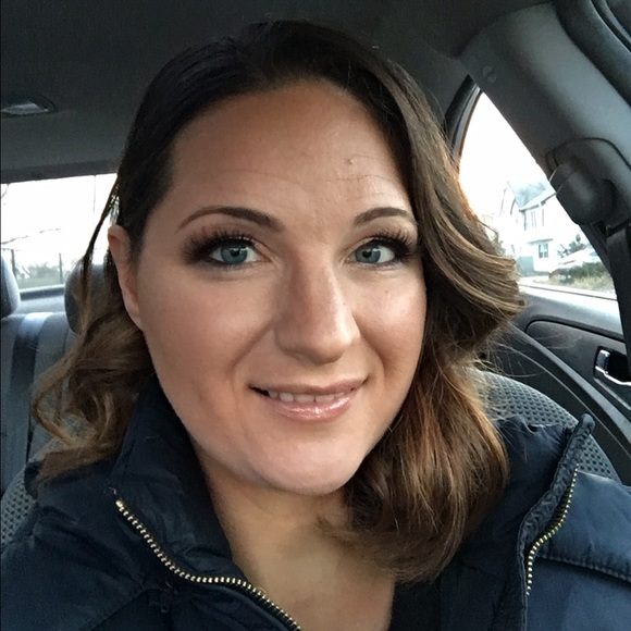 Meet your Posher, Lisa