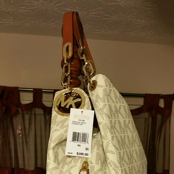 **SOLD** NWT Michael Kors MK logo leather Shoulder - Picture 2 of 4