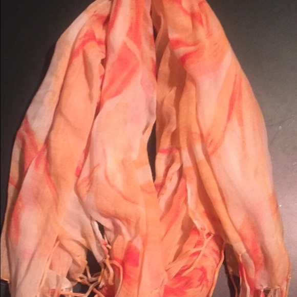 Soft orange 🍊 hue scarf