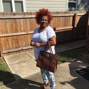 Meet your Posher, Mona