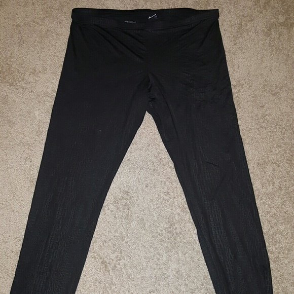 New York and company black printed leggings