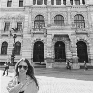 Meet your Posher, Adriana