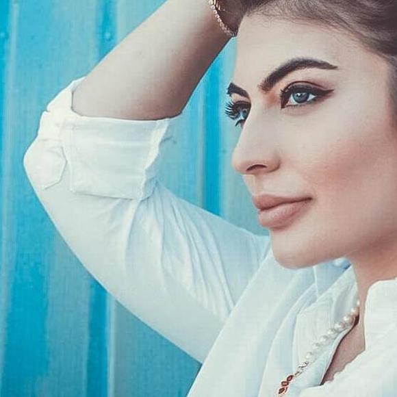 Meet your Posher, Emiliya