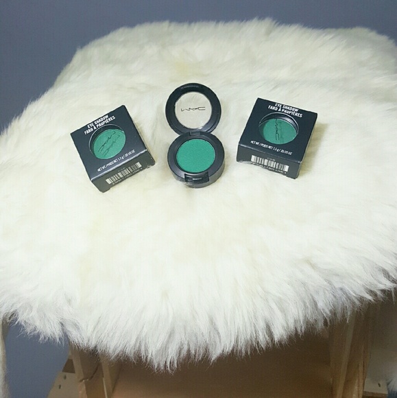 Genuine MAC Eyeshadow "New Crop Frost" - Picture 1 of 4
