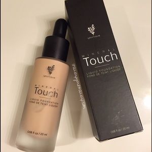 Younique Touch Liquid Foundation - Velour