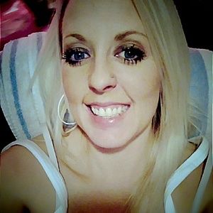 Meet your Posher, Searra