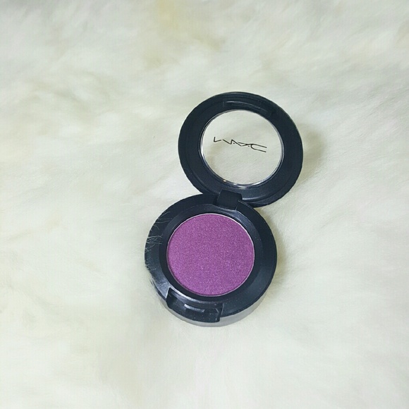 GENUINE MAC eyeshadow "Plum dressing"