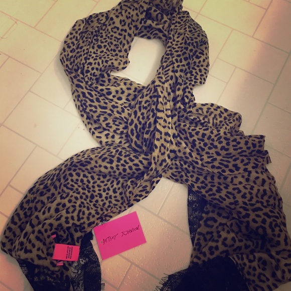 BNWT Betsey Johnson Leopard Print Lace Trim Scarf