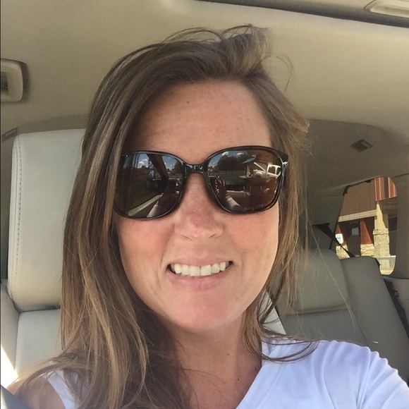 Meet your Posher, Danielle - Picture 1 of 1