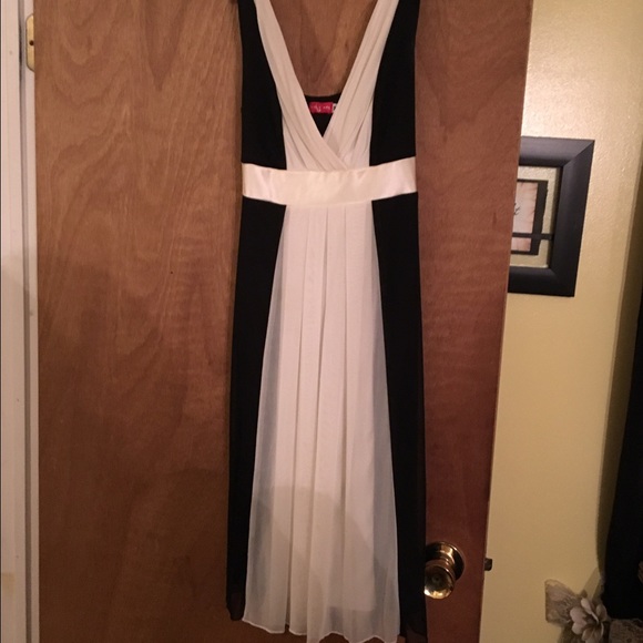 Black and cream dress - Picture 1 of 3