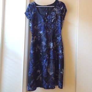 Banana Republic blue floral dress 💙