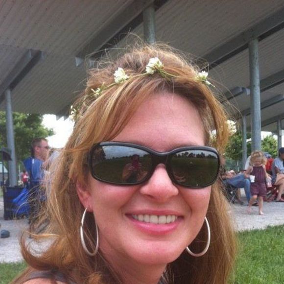 Meet your Posher, Julie - Picture 1 of 1