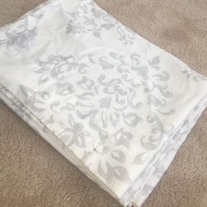 TAHARI shower curtain