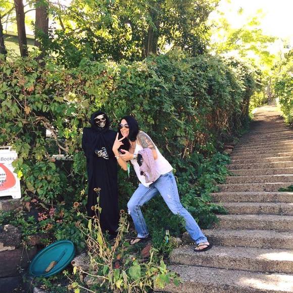 Meet your Posher, Debbie - Picture 2 of 2