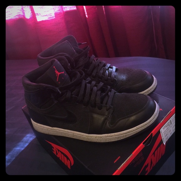 Retro NY ones . - Picture 1 of 3
