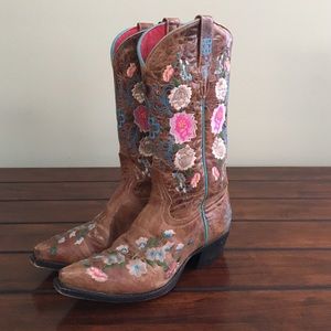 Macie Bean Floral cowboy boots 🌺🌸🌼