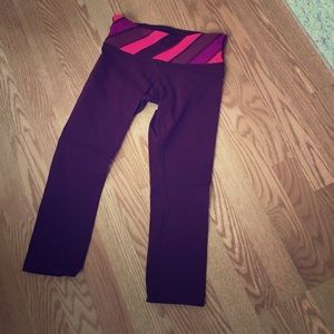 Cranberry lululemon leggings-EUC