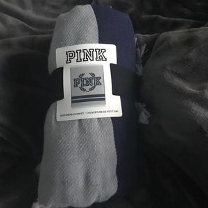 1HR SALE SHIPS 2dayVictoria's Secret PINK blanket.