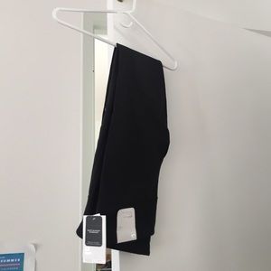 GapFit Blackout Technology Ankle Leggings