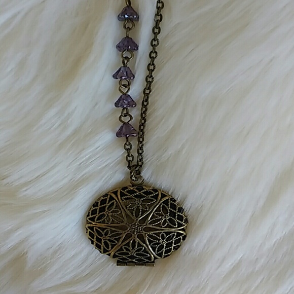 Last Chance!:Vintage looking locket