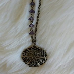 Last Chance!:Vintage looking locket