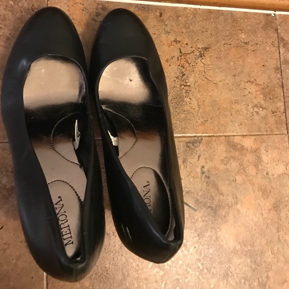 Business Casual Black Round-Toe Heels