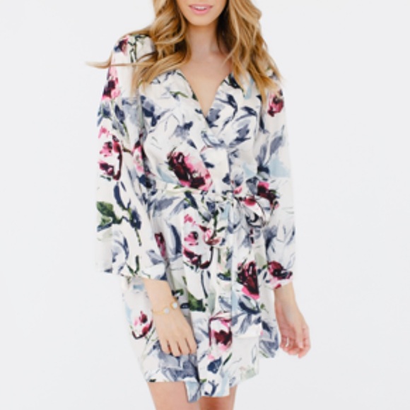 Knee length kimono robe