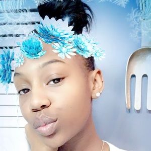 Meet your Posher, Chloe